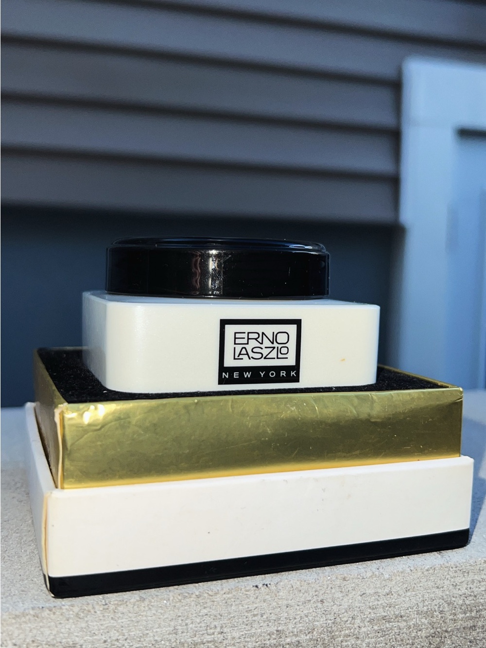Marilyn Monroe’s favorite skincare brand. 
ERNO LASZLO 3-9 REPAIR CREAM CRÈME. - Picture 5 of 5